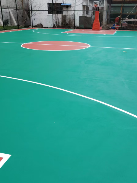 凌云 球场长期使用易出现地面开裂